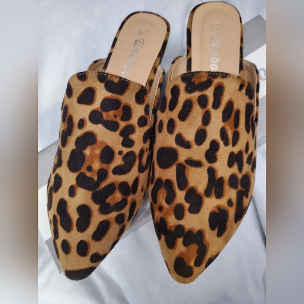 Weeboo, Leopard Suede mules